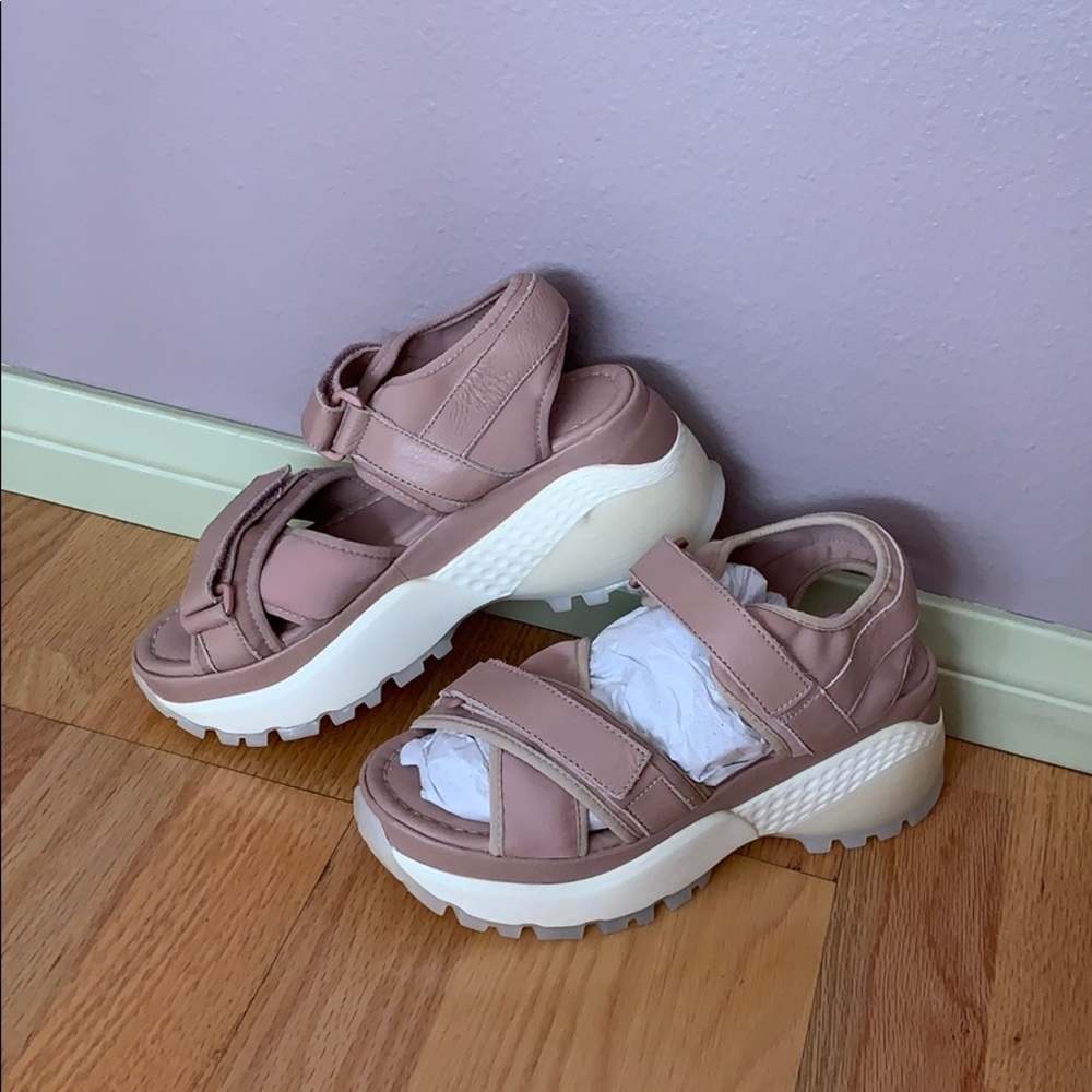 📍FINAL SALE📍Platform sandals Sporty chic NEW